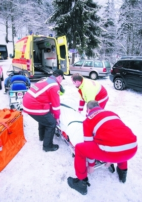 Für Erste Hilfe am Unfallort sind in der Steinacher Skiarena Scheibe-Alsbachs Bergwachtler die erste Adresse. Der ehrenamtliche Dienst hilft, die aufwändige Ausrüstung zu finanzieren.