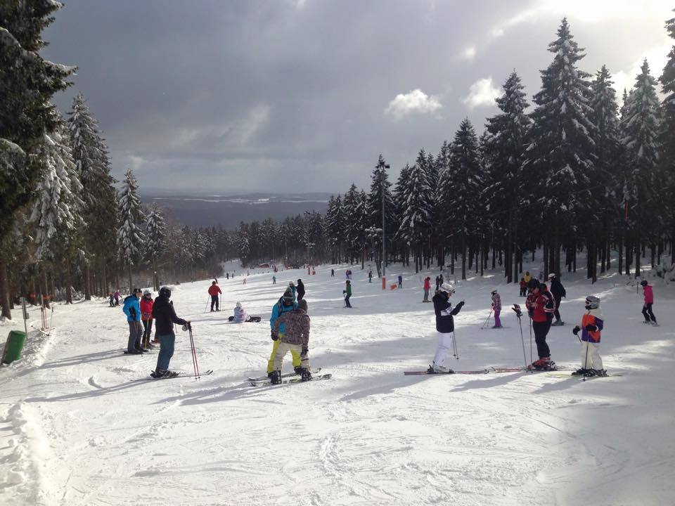 Herrliches Skiwetter und viele Gäste in der Skiarena Silbersattel Herrliches Skiwetter und viele Gäste in der Skiarena Silbersattel
